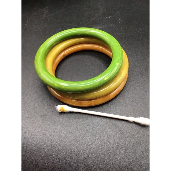 Vintage Collectible Bracelets Bakelite Bangles Set of 3 in Orange Yellow Green - Picture 7 of 7